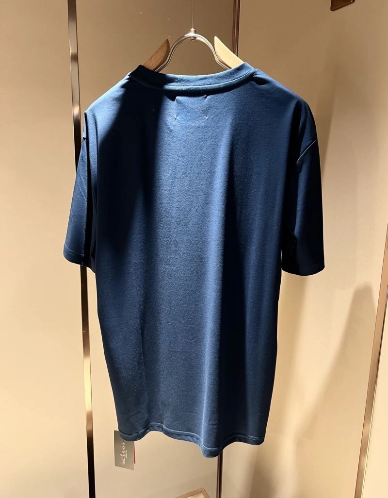 Kiton T-Shirts Vibrant 161741