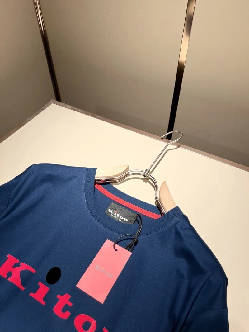 Kiton T-Shirts Vibrant 161741