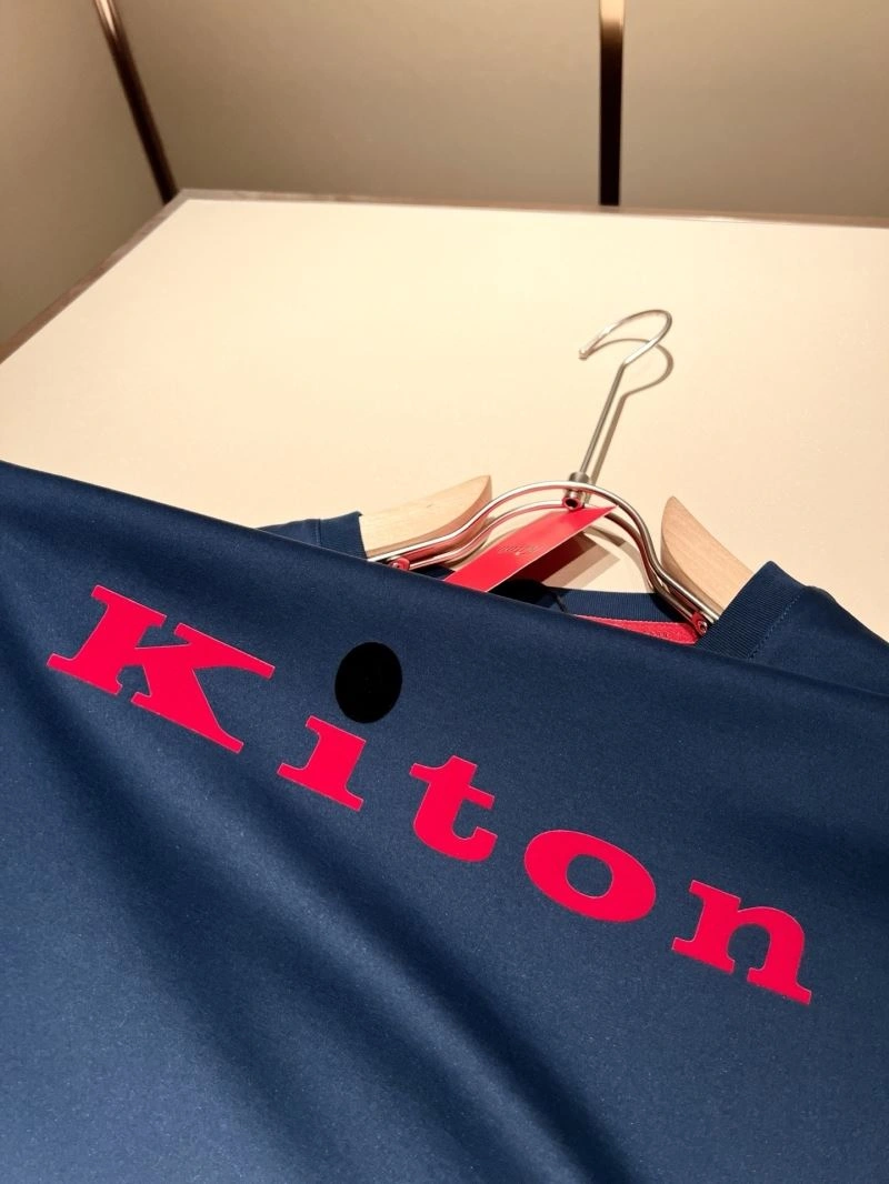 Kiton T-Shirts Vibrant 161741
