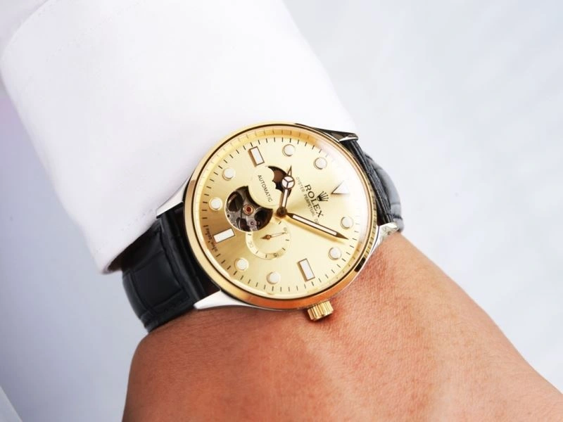 Sporty LONGINES Watches 189711