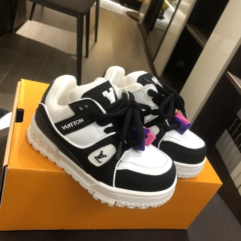 Effortless LOUIS VUITTON SHOES 29519