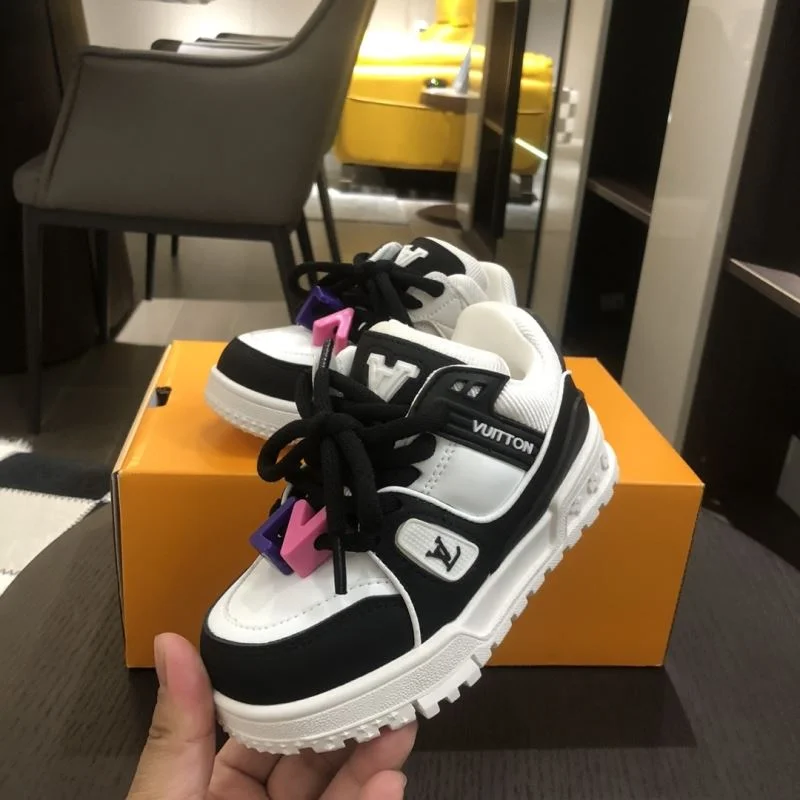 Effortless LOUIS VUITTON SHOES 29519