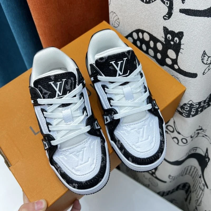 Supportive LOUIS VUITTON SHOES 29504