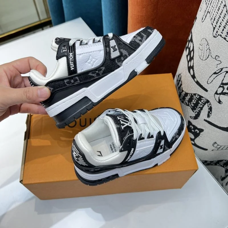 Supportive LOUIS VUITTON SHOES 29504