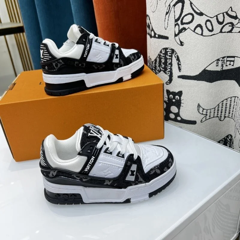 Supportive LOUIS VUITTON SHOES 29504