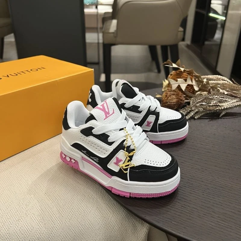 Bold LOUIS VUITTON SHOES 29491