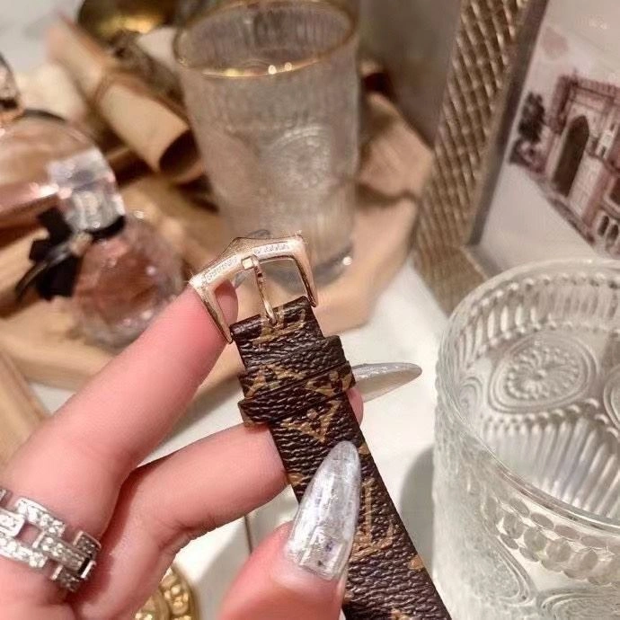 LOUIS VUITTON Watches Cozy 189937