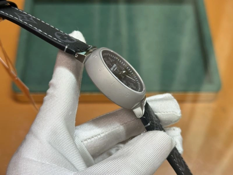 RelaxedFit LOUIS VUITTON Watches 189913