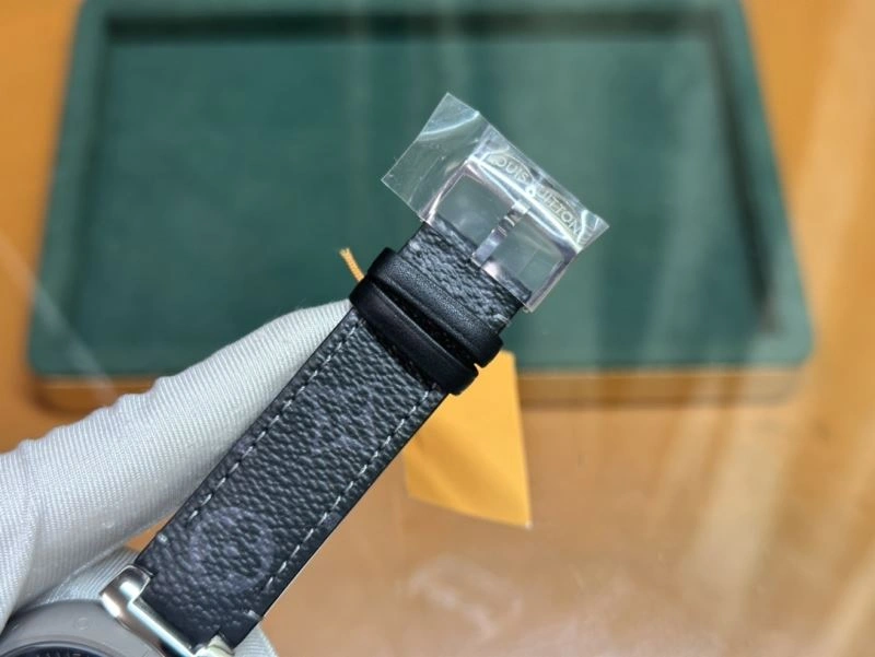 RelaxedFit LOUIS VUITTON Watches 189913