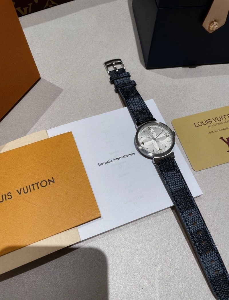 Vibrant LOUIS VUITTON Watches 189858