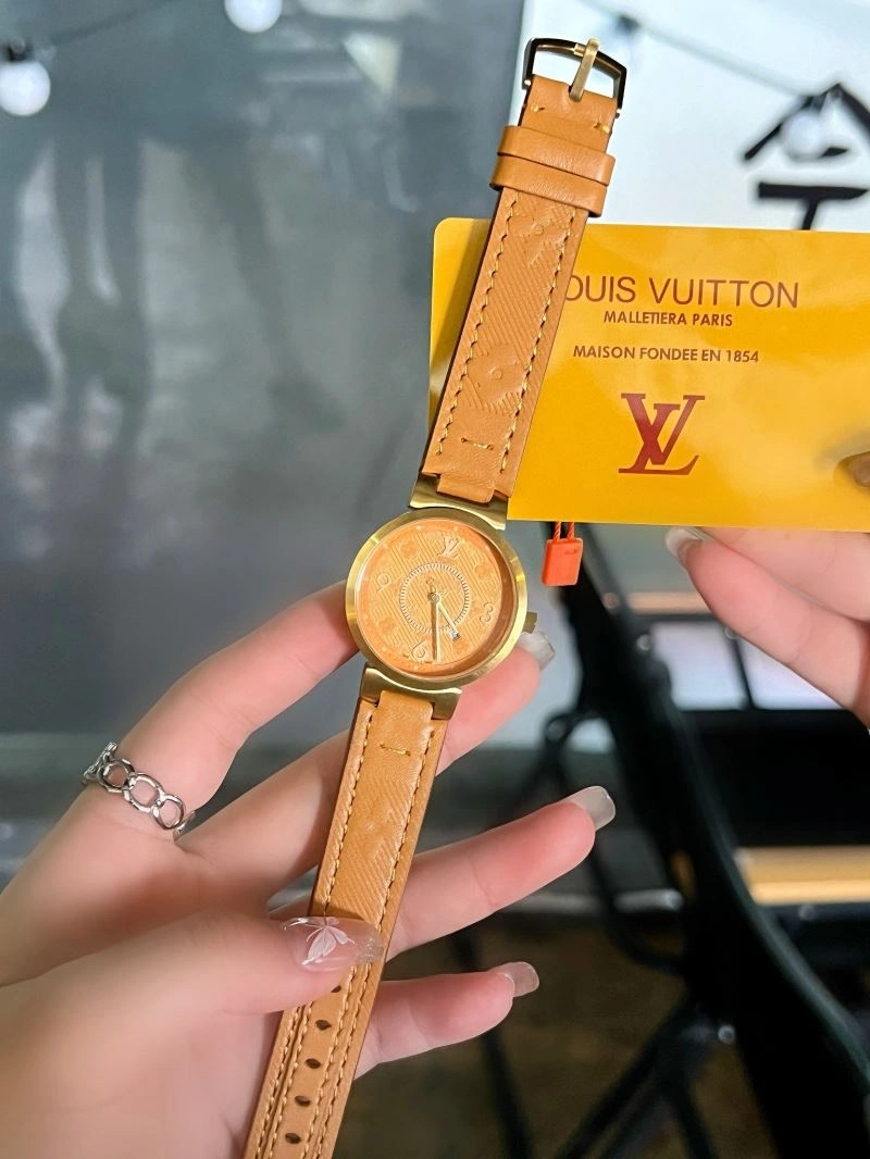 LOUIS VUITTON Watches Trendy 189845