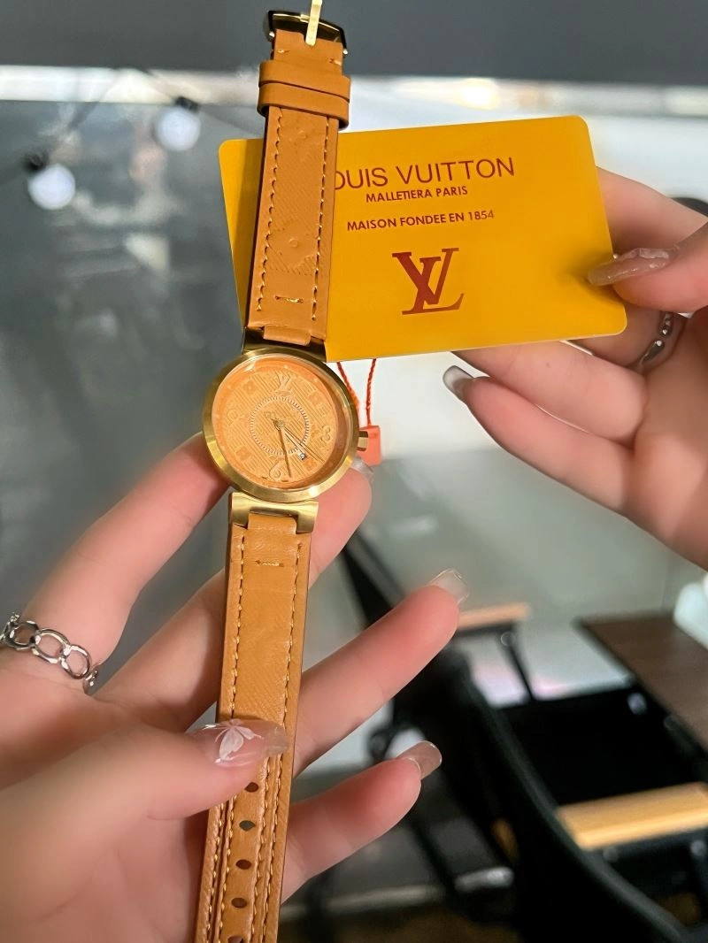 LOUIS VUITTON Watches Trendy 189845