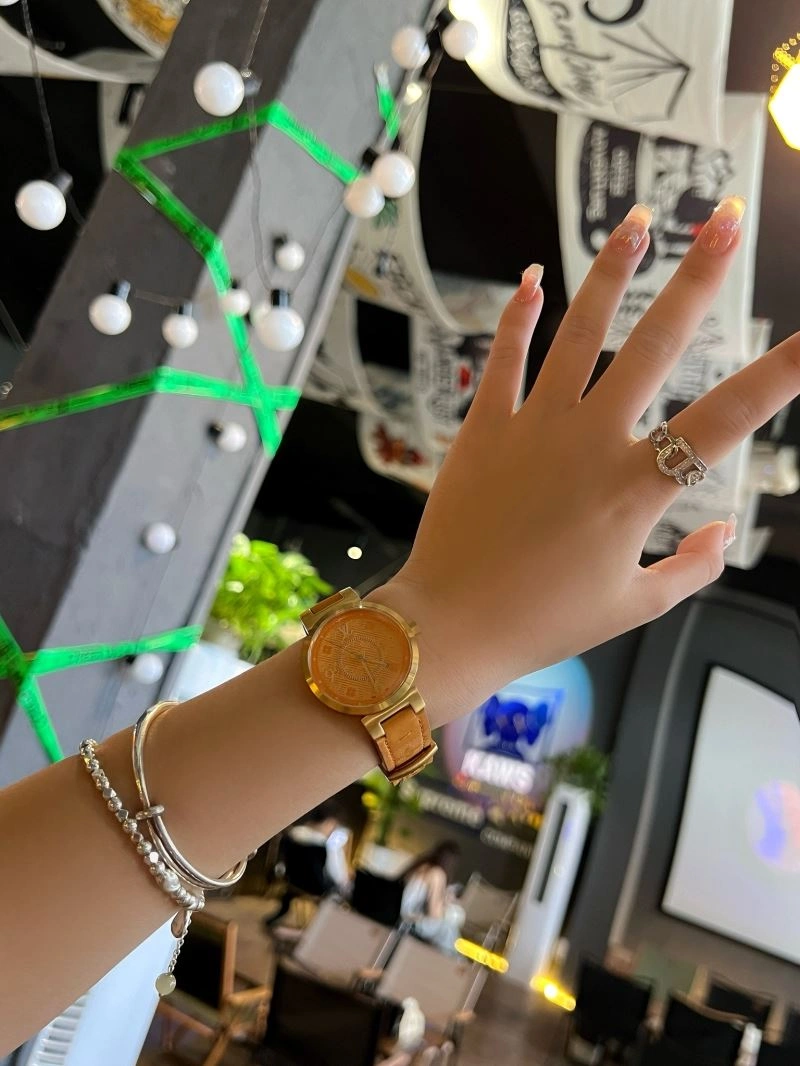LOUIS VUITTON Watches Trendy 189845