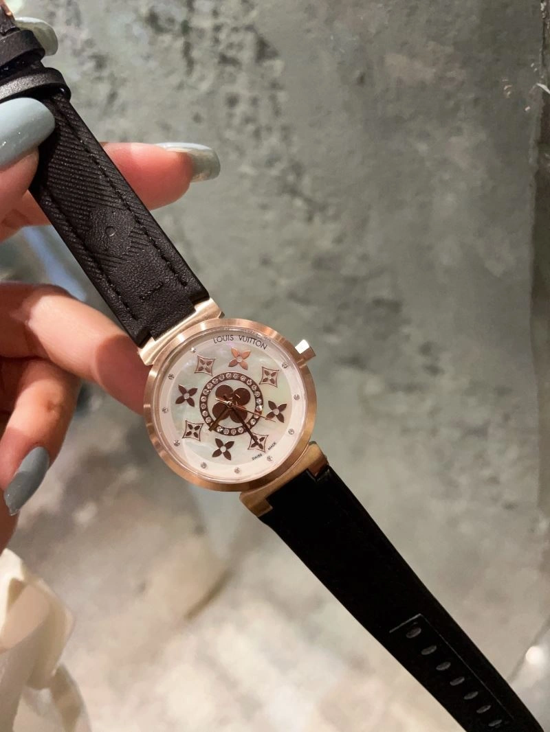 Colorful LOUIS VUITTON Watches 189833