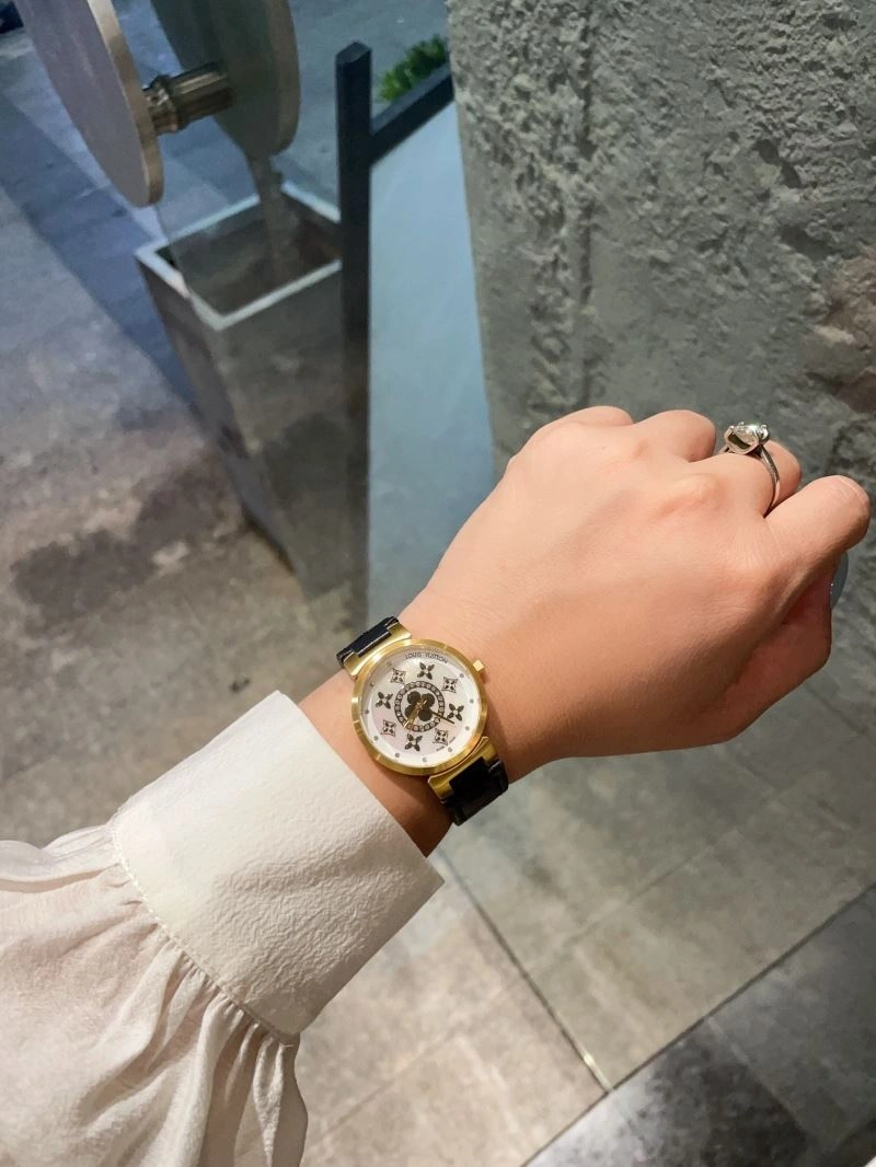 Colorful LOUIS VUITTON Watches 189833