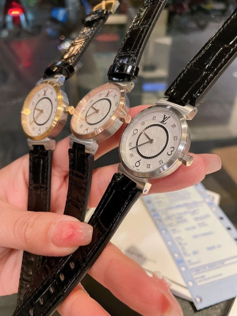 EasyMatch LOUIS VUITTON Watches 189861