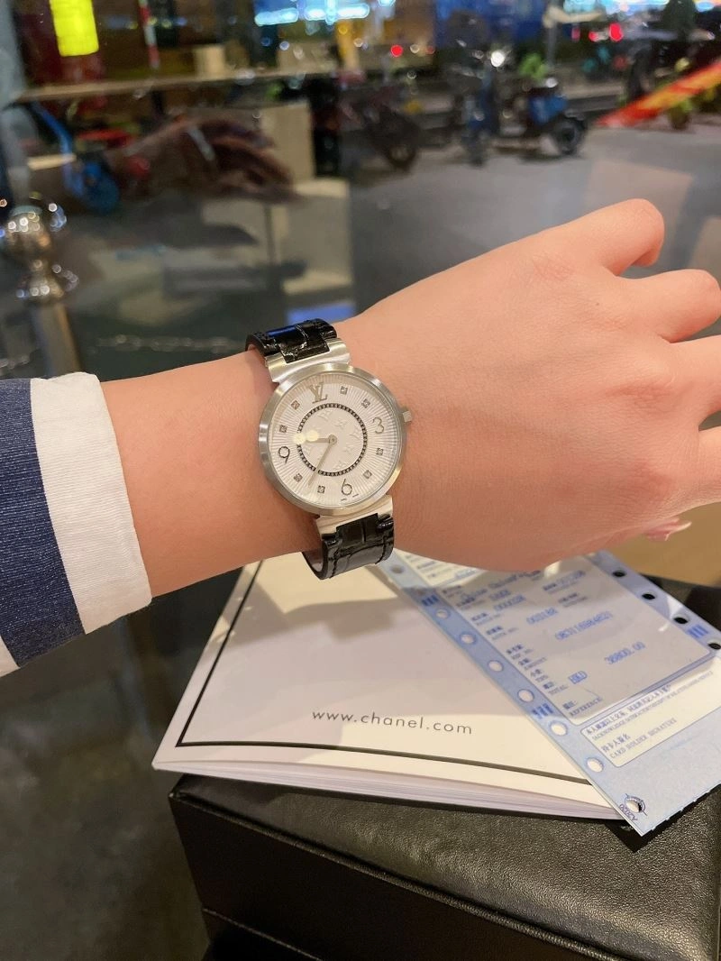 EasyMatch LOUIS VUITTON Watches 189861