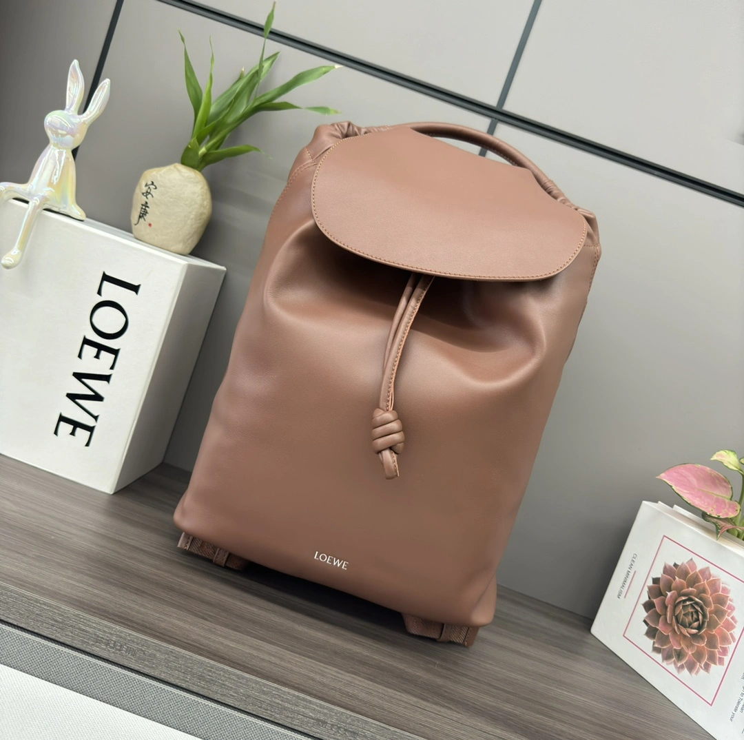 Loewe Backpacks Sleek 67289