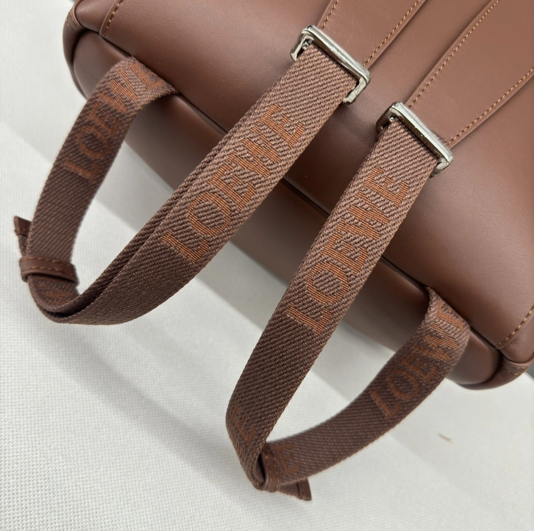 Loewe Backpacks Sleek 67289