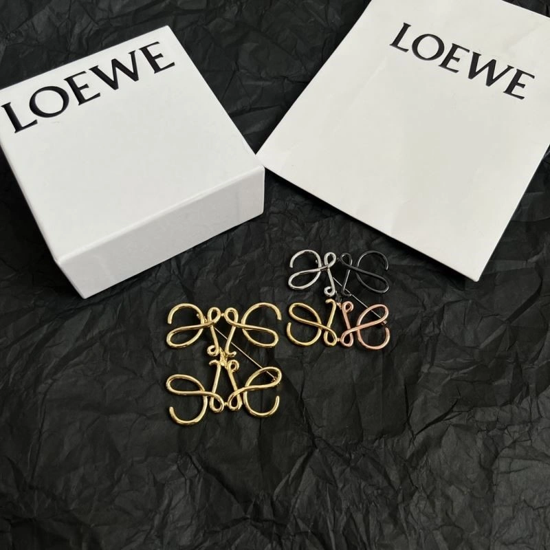 Functional Loewe Brooches 208669