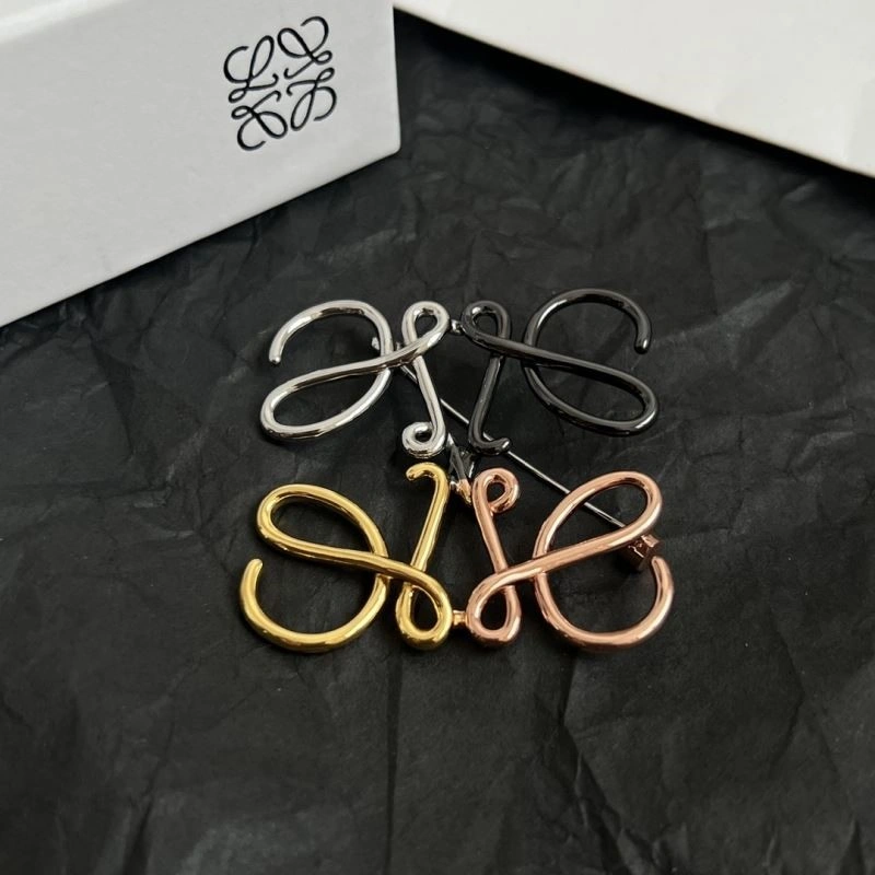 Functional Loewe Brooches 208669