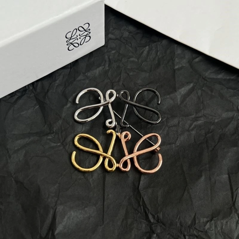 Functional Loewe Brooches 208669