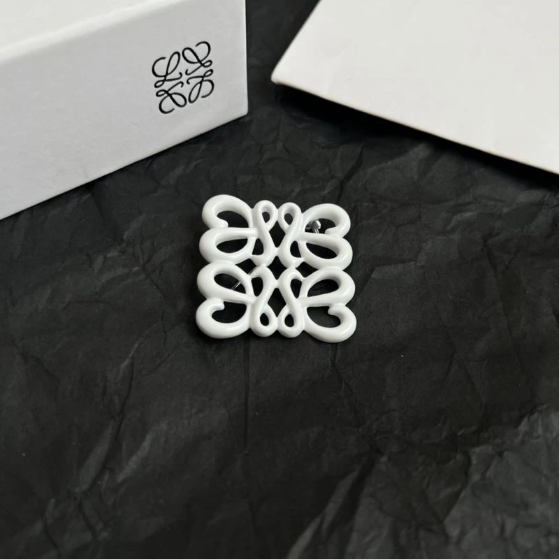 Loewe Brooches Trendy 208663