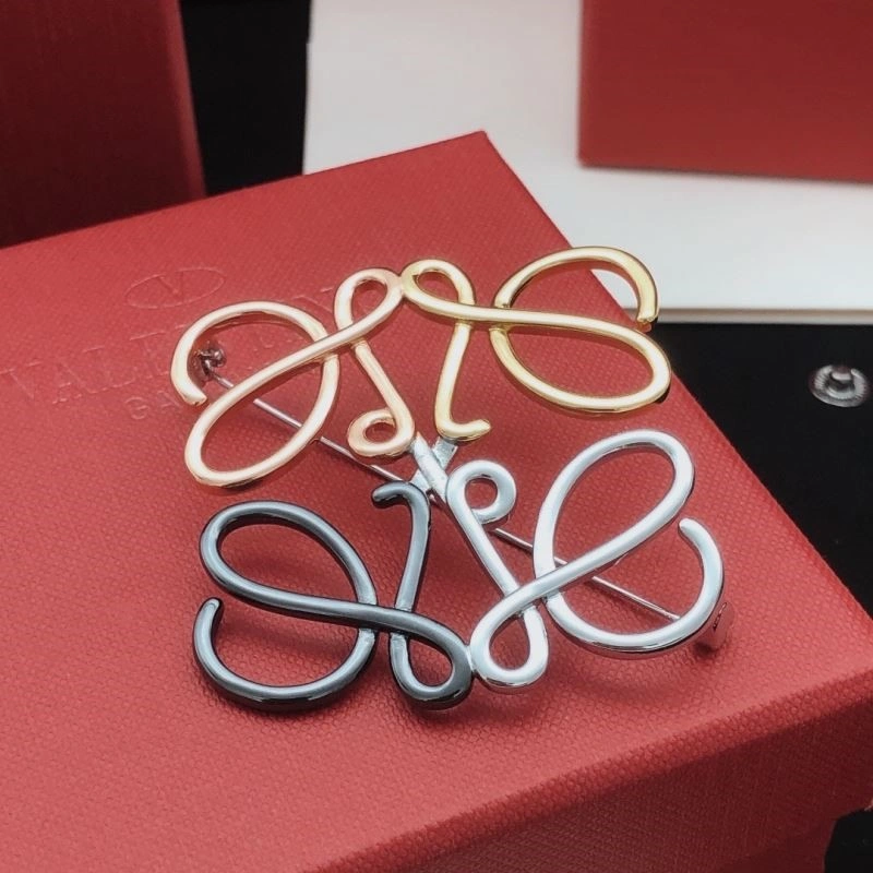 SoftTouch Loewe Brooches 208674