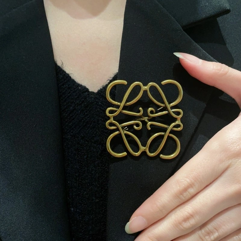 WellDesigned Loewe Brooches 208687