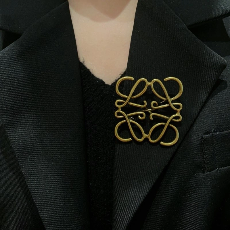 WellDesigned Loewe Brooches 208687