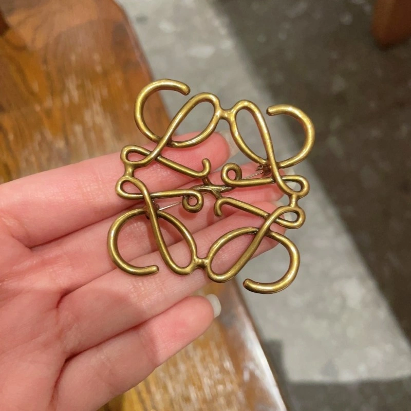 WellDesigned Loewe Brooches 208687