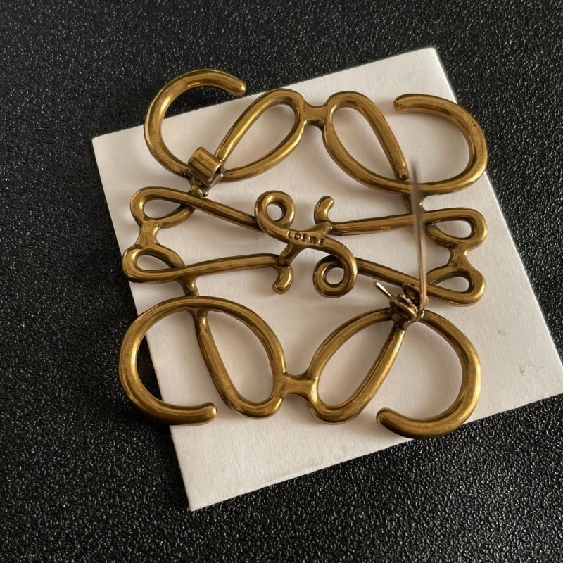 WellDesigned Loewe Brooches 208687