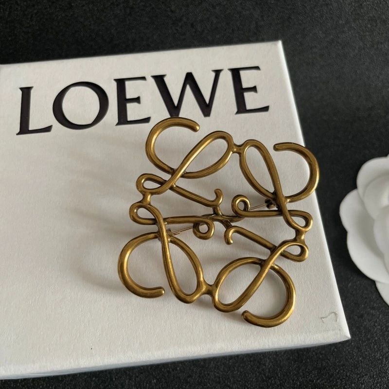 WellDesigned Loewe Brooches 208687