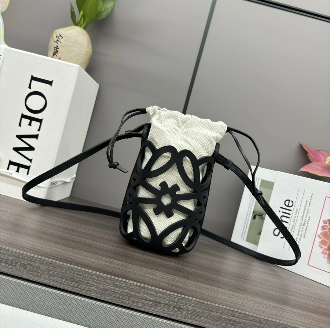 Loewe Bucket Bags Versatile 72195