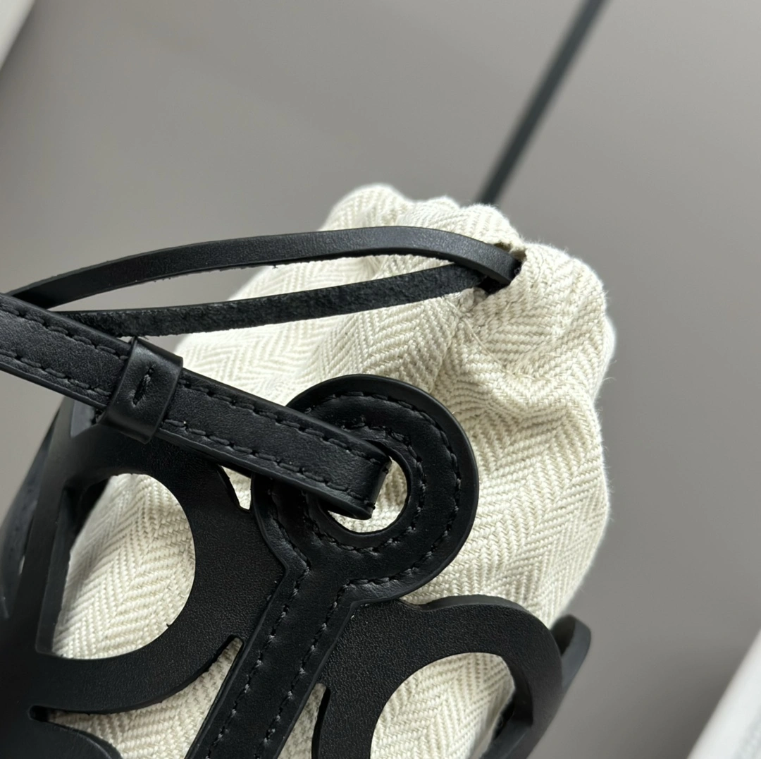Loewe Bucket Bags Versatile 72195