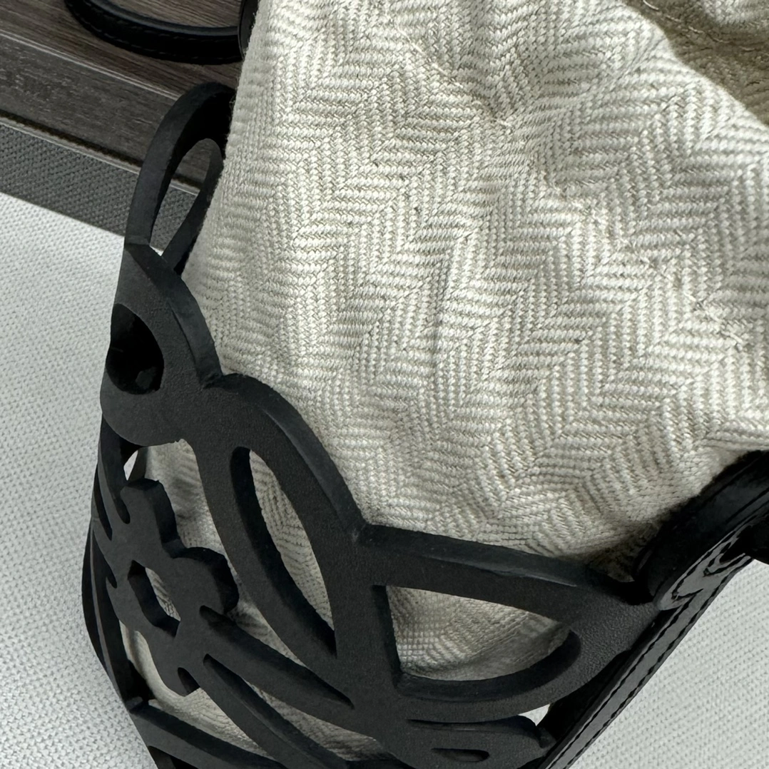 Loewe Bucket Bags Versatile 72195