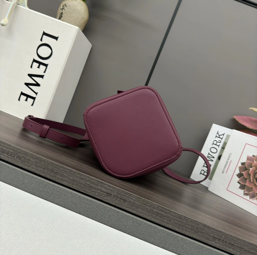 Durable Loewe Bucket Bags 67248