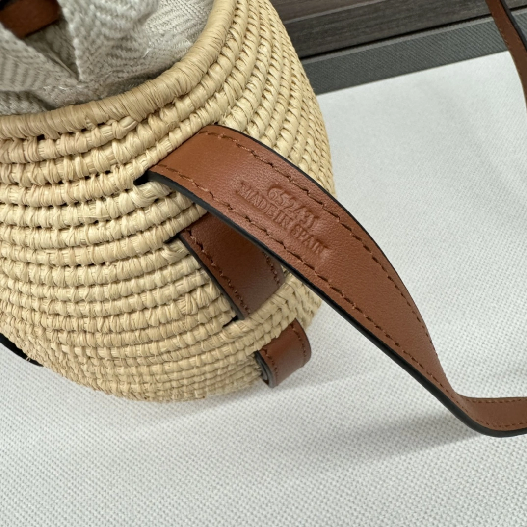 Compact Loewe Bucket Bags 67243