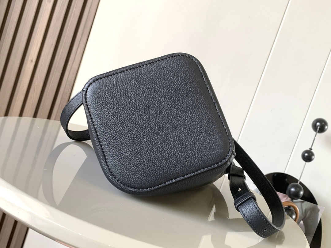 Contemporary Loewe Bucket Bags 71993