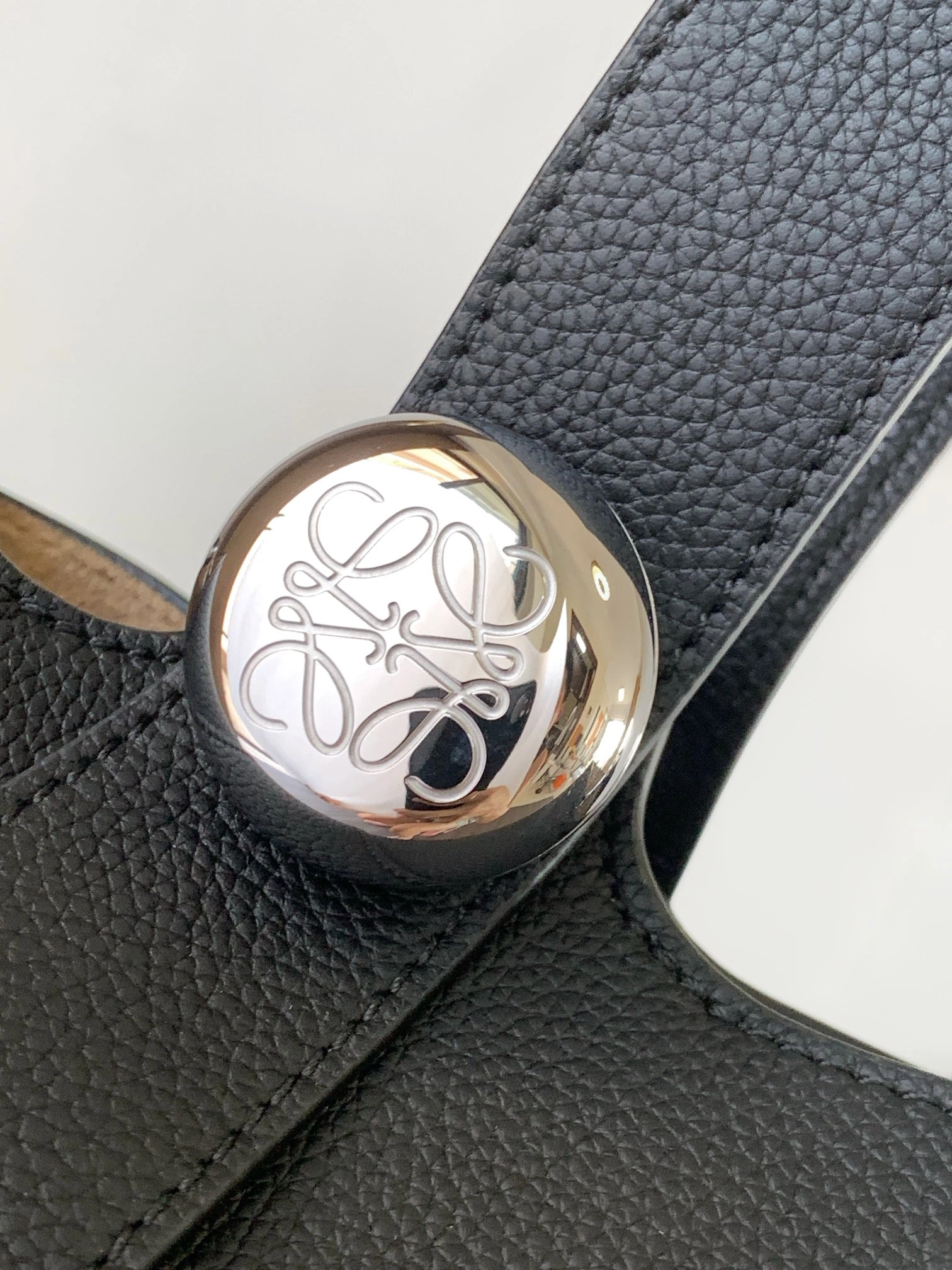 Contemporary Loewe Bucket Bags 71993