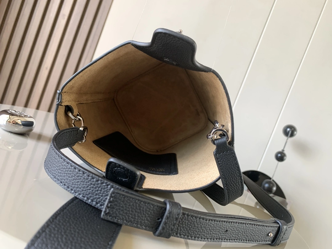 Contemporary Loewe Bucket Bags 71993