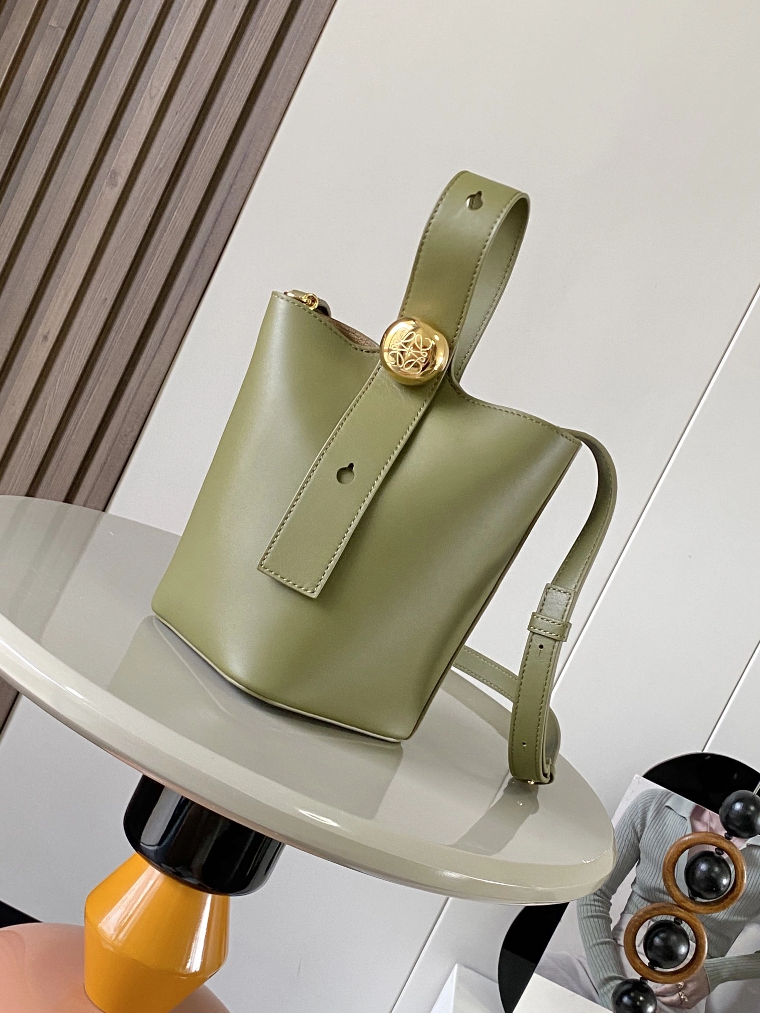 Versatile Loewe Bucket Bags 72002