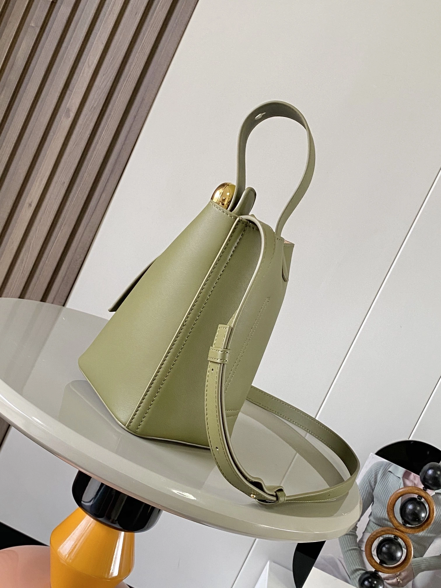 Versatile Loewe Bucket Bags 72002
