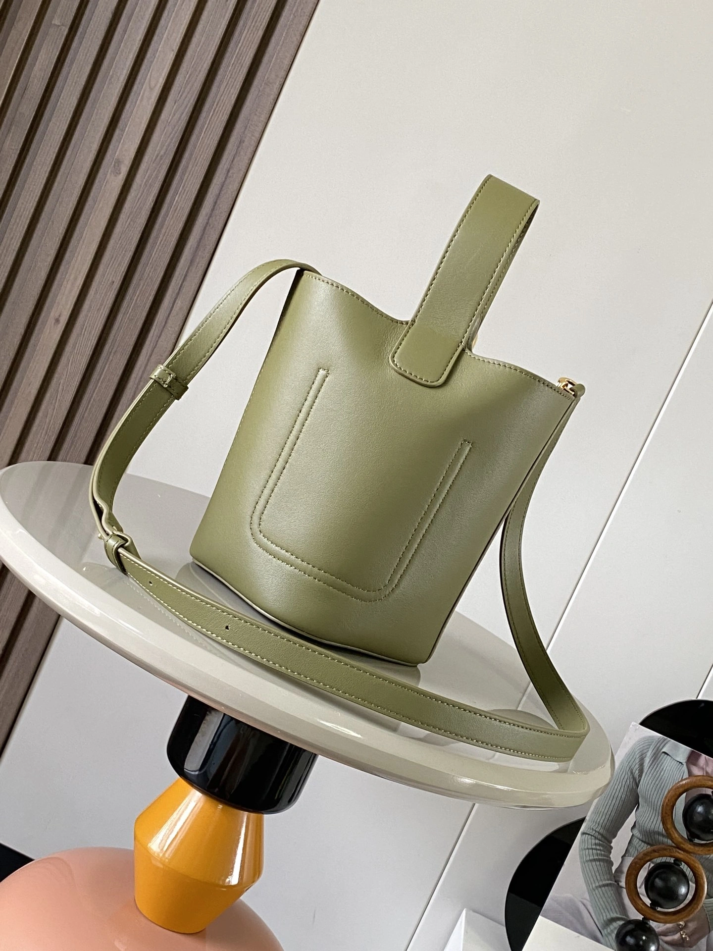 Versatile Loewe Bucket Bags 72002