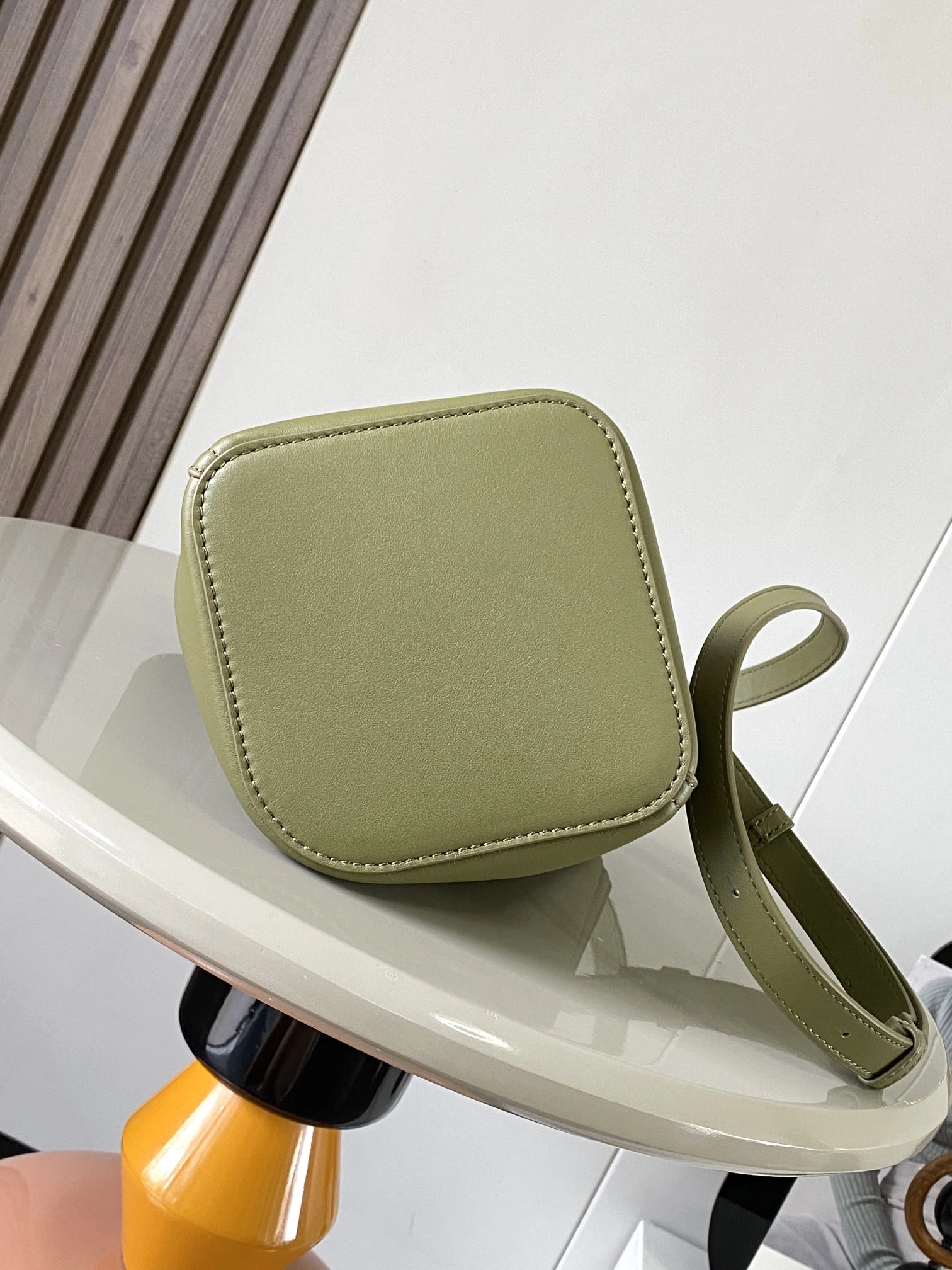 Versatile Loewe Bucket Bags 72002