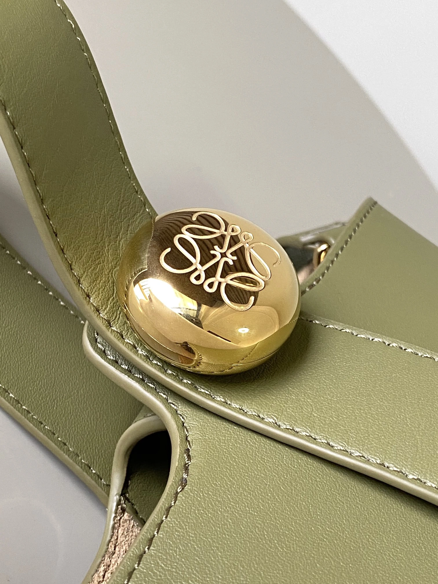Versatile Loewe Bucket Bags 72002