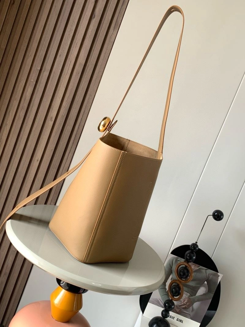 Versatile Loewe Bucket Bags 67125