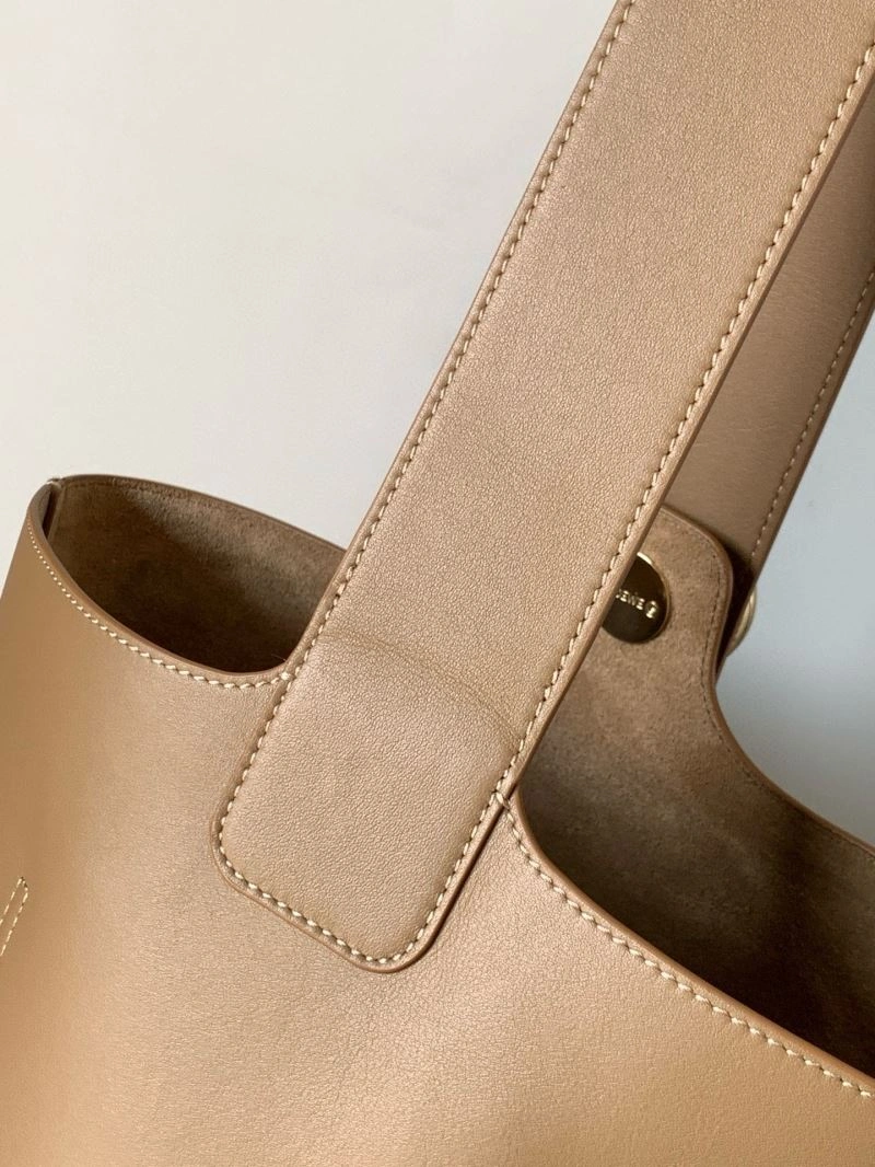 Versatile Loewe Bucket Bags 67125