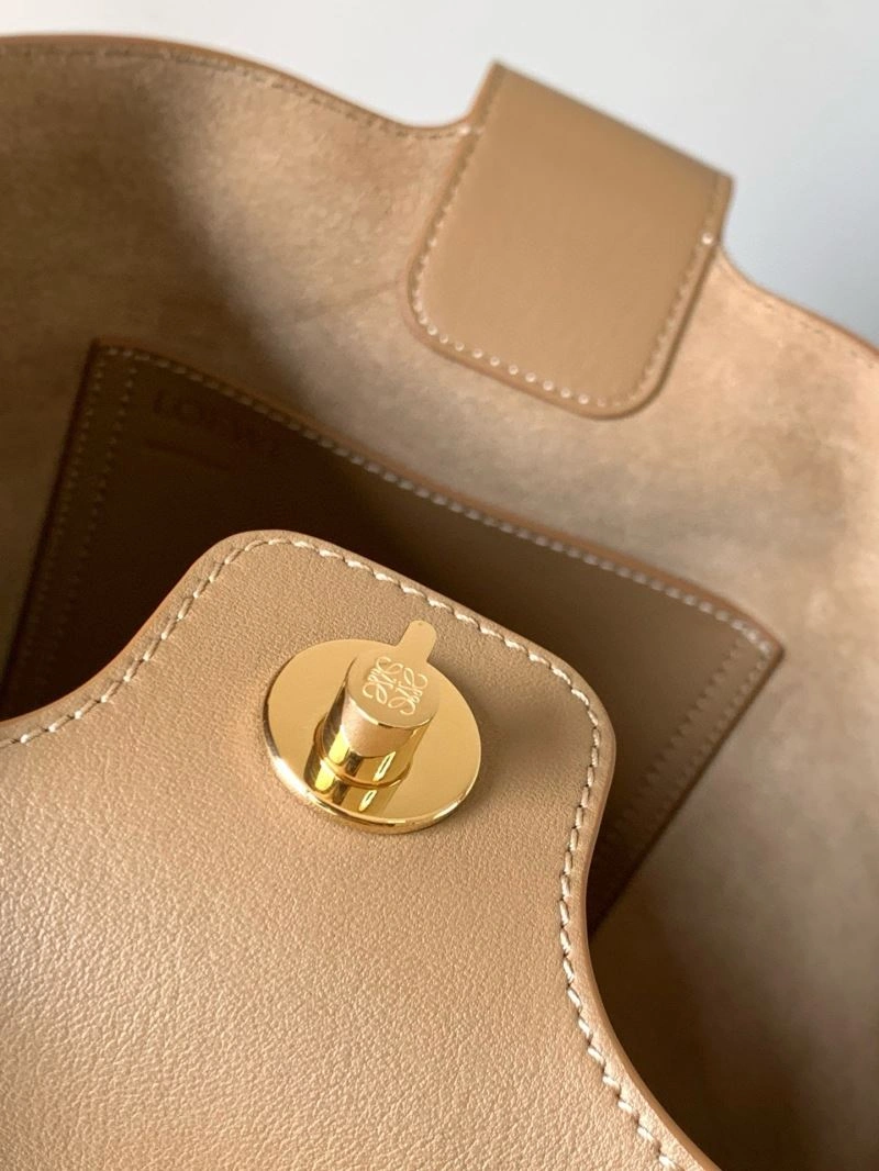 Versatile Loewe Bucket Bags 67125