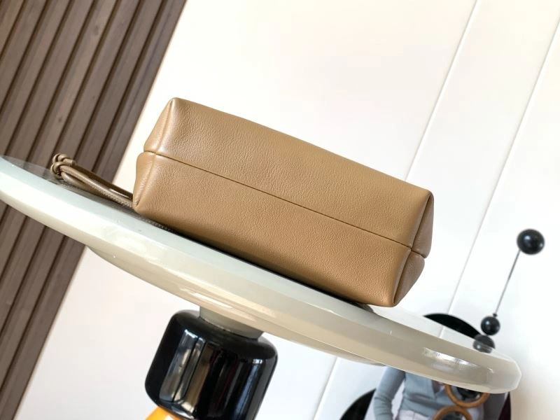 Loewe Bucket Bags Stretchable 61312